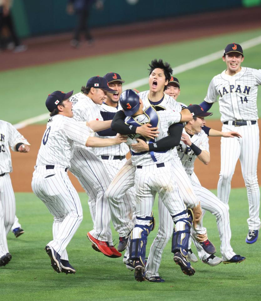 　ＷＢＣ優勝に歓喜する日本代表ナイン