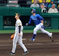 　３回、ソトに先制適時打を許す大竹（撮影・山口登）