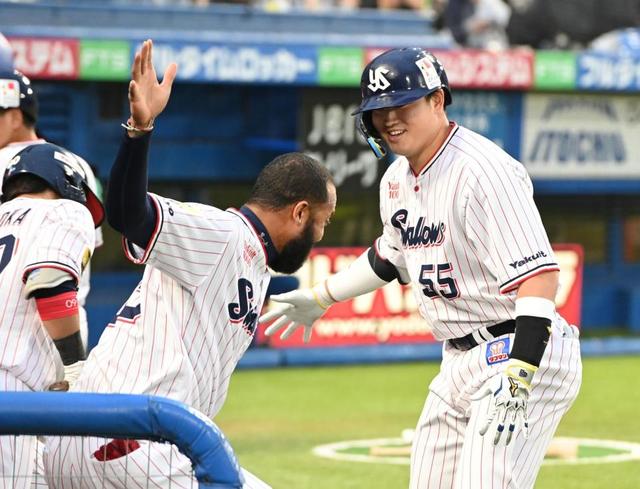 ヤクルト・村上が豪快な先制２ラン　中日・ドラ１仲地から左中間へ　今季５号、神宮では４本目