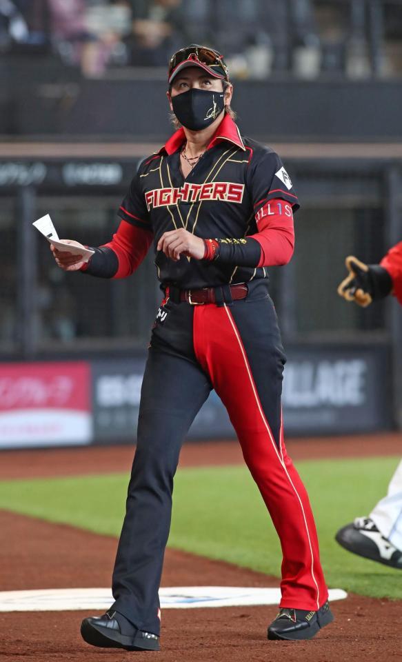 北海道戦隊ファイターズ!」新庄監督のド派手ユニ大反響 北海道戦隊ファイターズ!」新庄監督のド派手ユニ大反響