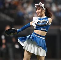 土壇場で追いつかれ延長の日本ハム Fガールがきつねダンス