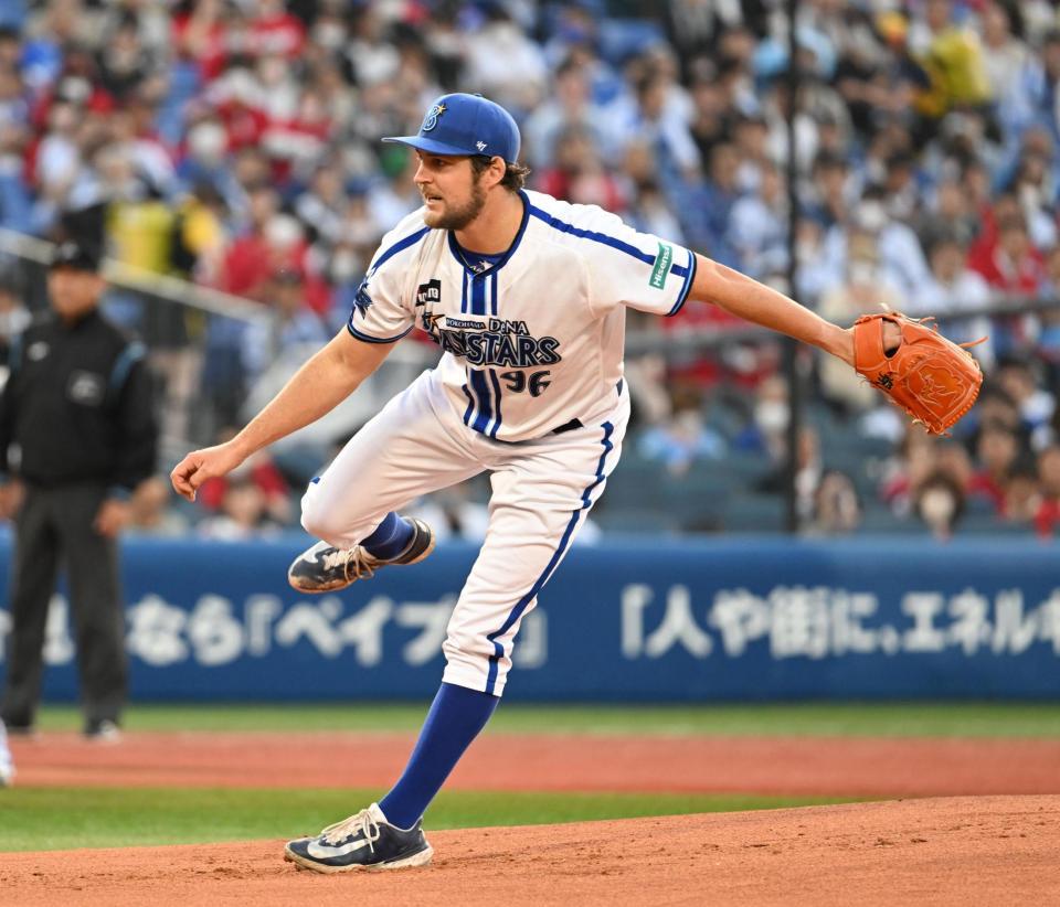 　力投するバウアー（撮影・金田祐二）