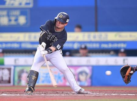 　２回、ハーフスイングで三振に倒れた森（撮影・開出牧）