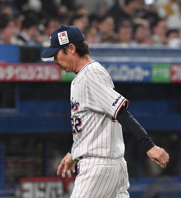 ヤクルト・高津監督　巨人・大勢の超クイック投球にぼうぜん　試合終了直後、審判に視線