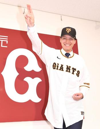 巨人 オリックスからトレード加入の鈴木康平が会見「腕がちぎれても