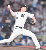 　８回から登板し１イニングを無失点に抑えた小沼（撮影・開出牧）