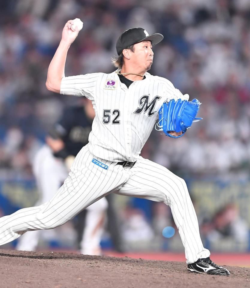 　最終回のマウンドで力投する益田（撮影・開出牧）