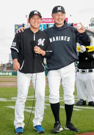 　プロ初勝利を挙げ、ヒーローインタビューをする広畑。右はウイニングボールを手に飛び入り参加した吉井監督