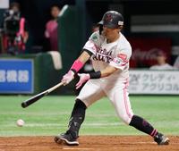 　４回、中村晃が勝ち越しにつながる遊ゴロを放つ