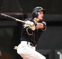 　６回、勝ち越しソロ本塁打を放つ柳田（撮影・中島達哉）