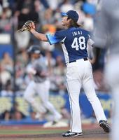 　１回、安田（後方）に先制の右越え３ランを打たれた今井（撮影・開出牧）