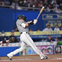 　３回、左越え３ランを放つ安田（撮影・開出牧）