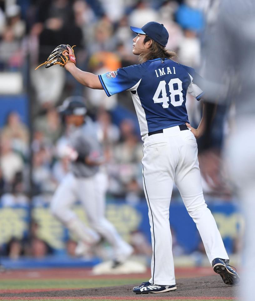 　１回、安田（後方）に先制の右越え３ランを打たれた今井（撮影・開出牧）