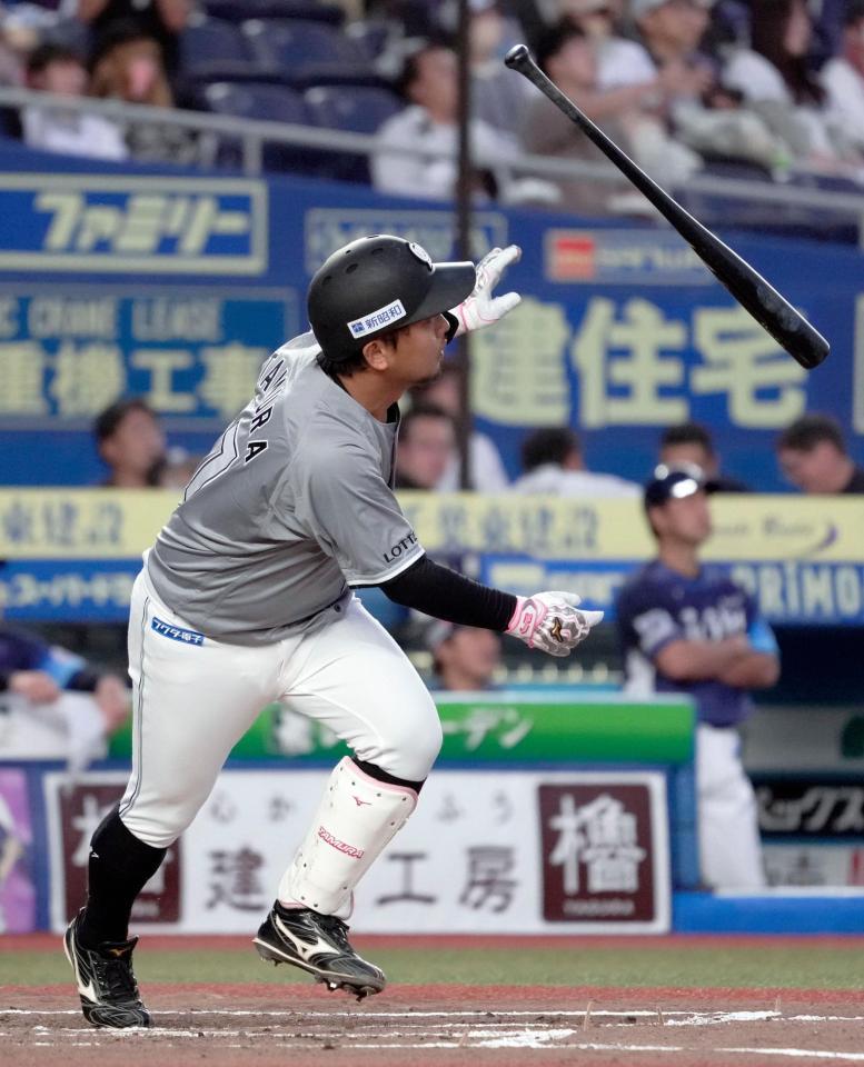 　２回、田村が左中間に本塁打を放つ