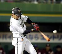 　９回、サヨナラ２ランを放つ紅林