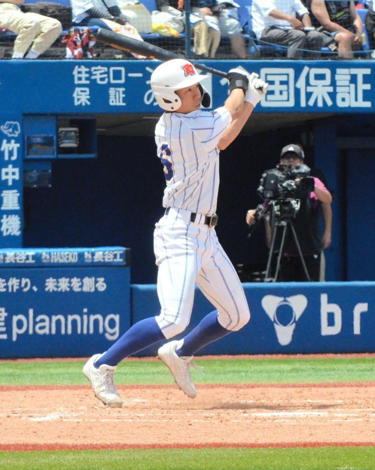 ５打数２安打４打点と活躍した高崎健康福祉大高崎・半田