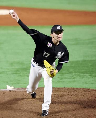 　力投する佐々木朗