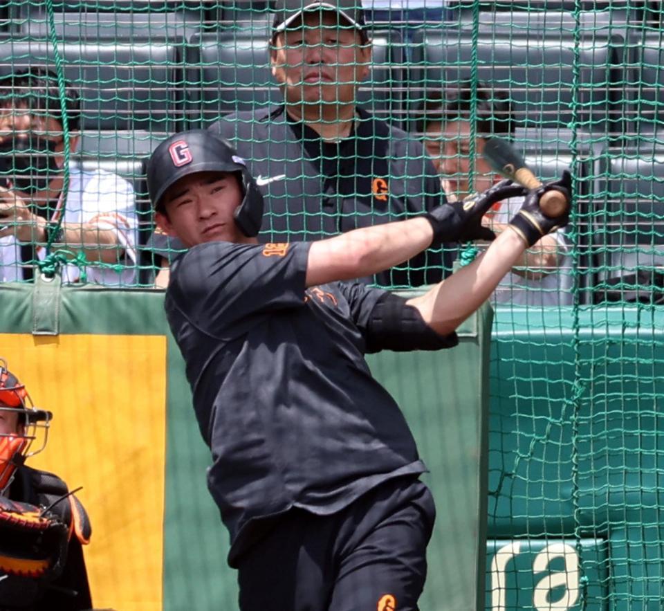 　打撃練習する萩尾（撮影・山口登）