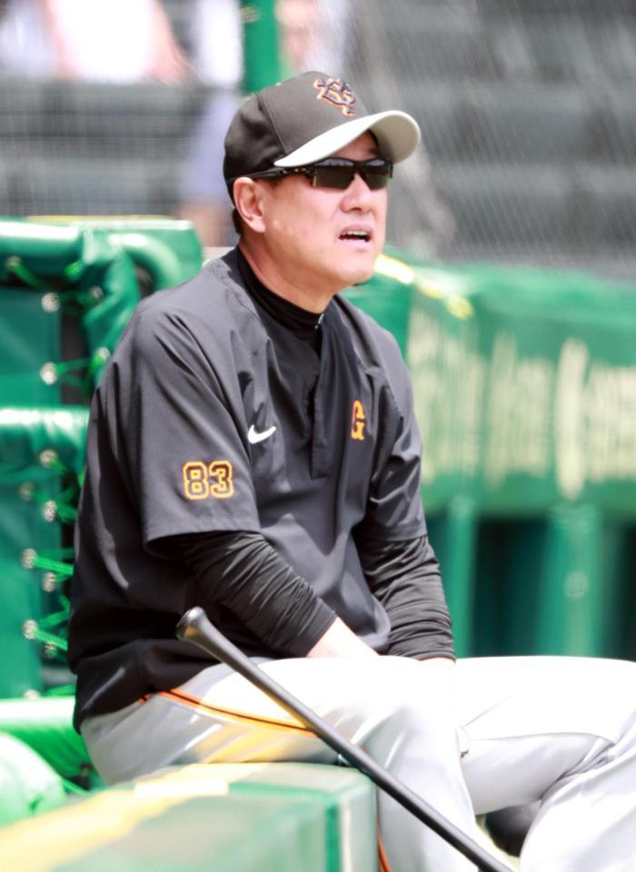 　練習を見る原監督