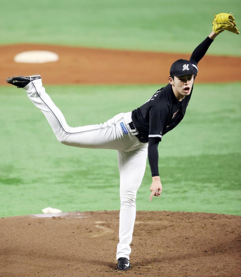 　力投する先発の佐々木朗