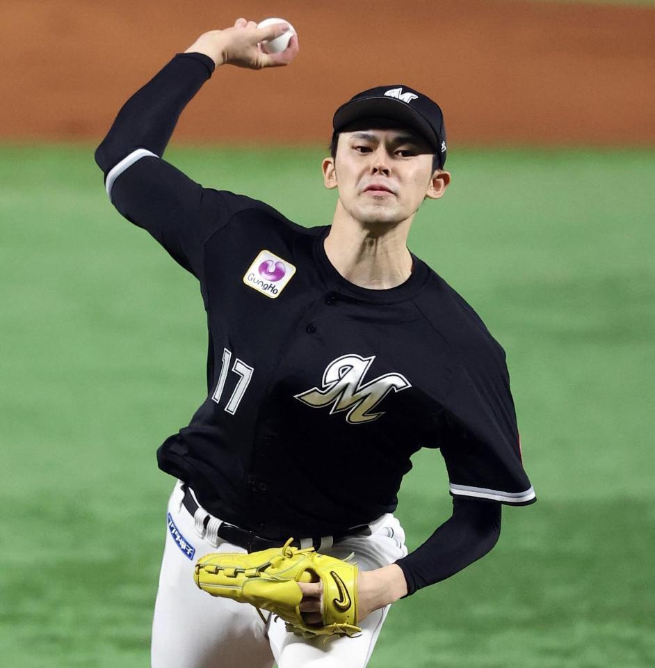 　力投する先発の佐々木朗