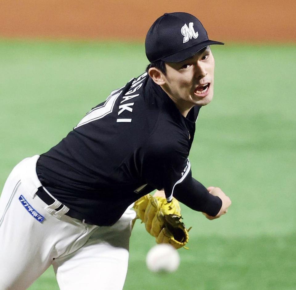 　力投する先発の佐々木朗