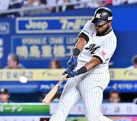 　６回、右越えソロを放つポランコ