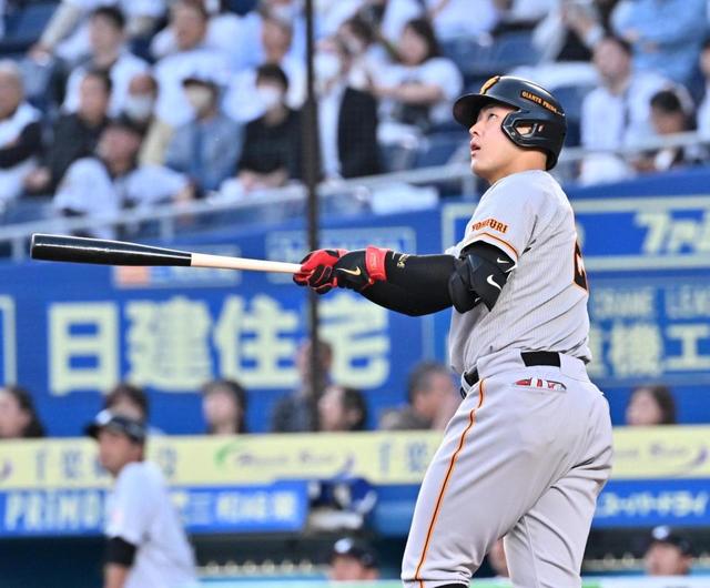 巨人・岡本和真が６年連続の１０号！元同僚撃ちの同点ソロで本塁打数リーグトップタイに浮上