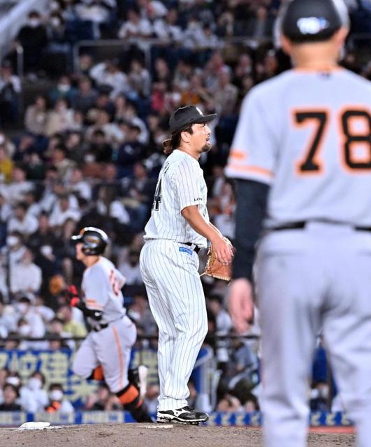 ロッテ・沢村が古巣相手に炎上 岡本和、中田に連続被弾