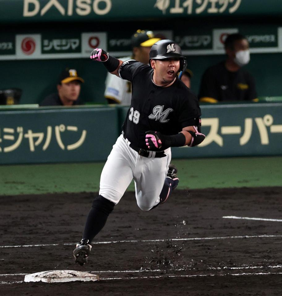 　７回、左越えに２ランを放ちガッツポーズを見せる大下（撮影・山口登）