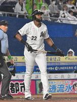 グレゴリー・ポランコ選手の投げ込みボールです ロッテ打線が戸郷から3発！ポランコは古巣相手に「パワー！」6