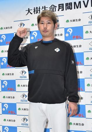 　５月度「大樹生命月間ＭＶＰ賞」を受賞した加藤貴＝撮影・中島達哉