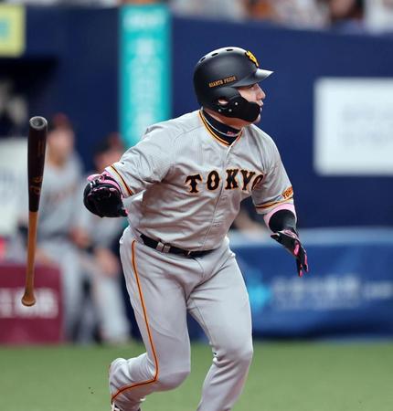 　１０回、代打の丸が先制満塁弾を放つ（撮影・山口登）