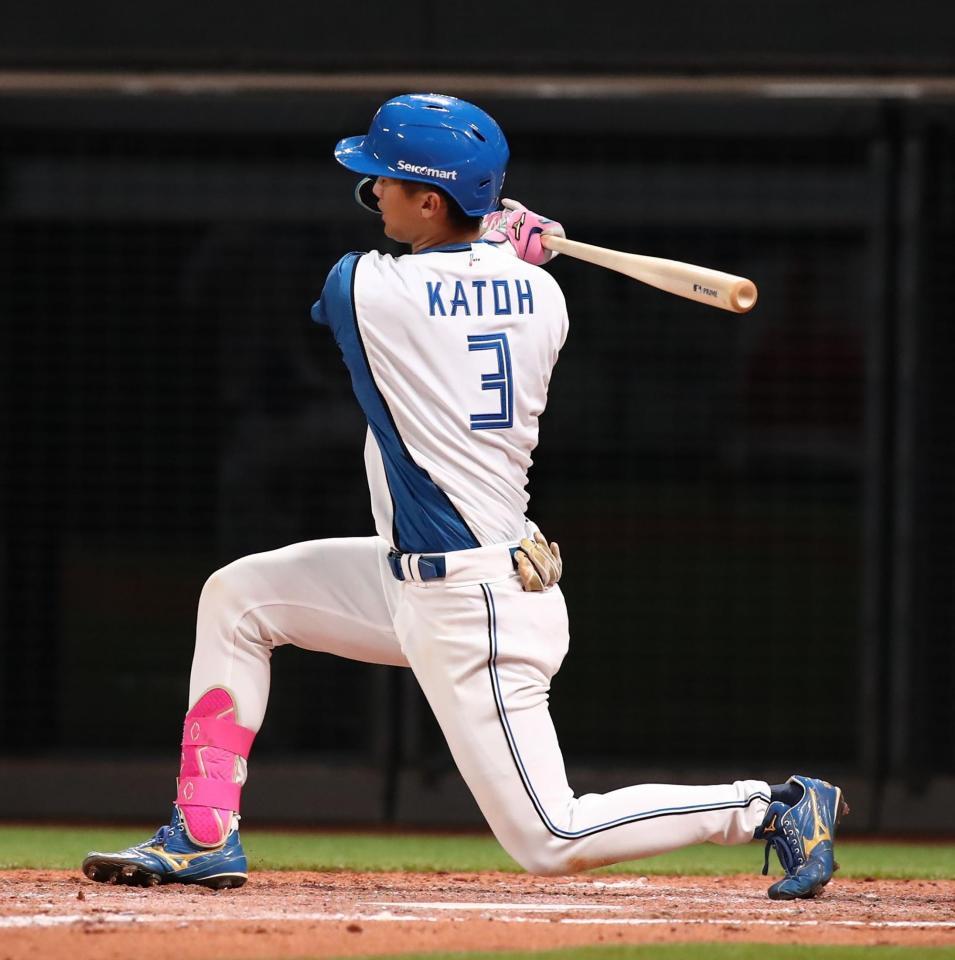 　５回、空振り三振を喫する加藤豪（撮影・中島達哉）