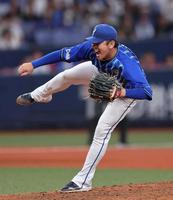 　９回、力投する山崎（撮影・山口登）