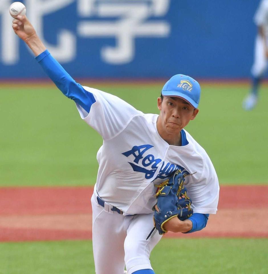 　中部学院大打線を相手に好投する青学大・常広（撮影・佐々木彰尚）