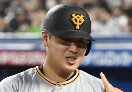 巨人・岡本和が２試合連続１５号ダメ押し２ラン　ソフトＢ・甲斐野がっくり　キング争い独走　２位村上に４本差