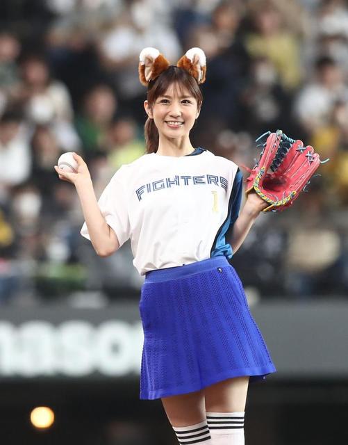 【写真】小倉優子のキツネ耳＆しっぽの始球式姿　めちゃカワイイ！！！
