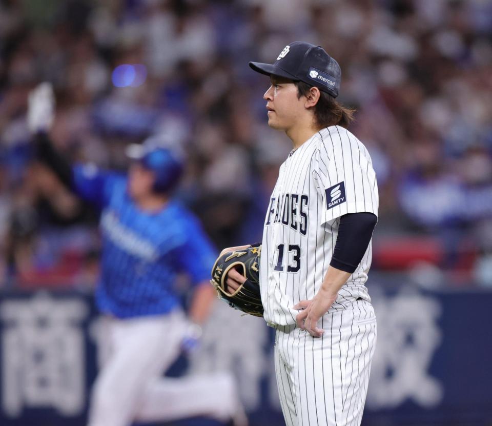 　２回、牧に本塁打を浴び、呆然とする宮城（撮影・坂部計介）