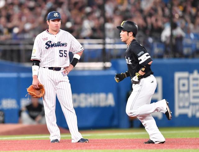 ヤクルト連勝ストップ　１９年から鷹戦３連勝の小川が１発に泣き６敗目　打線も青木の一発のみ