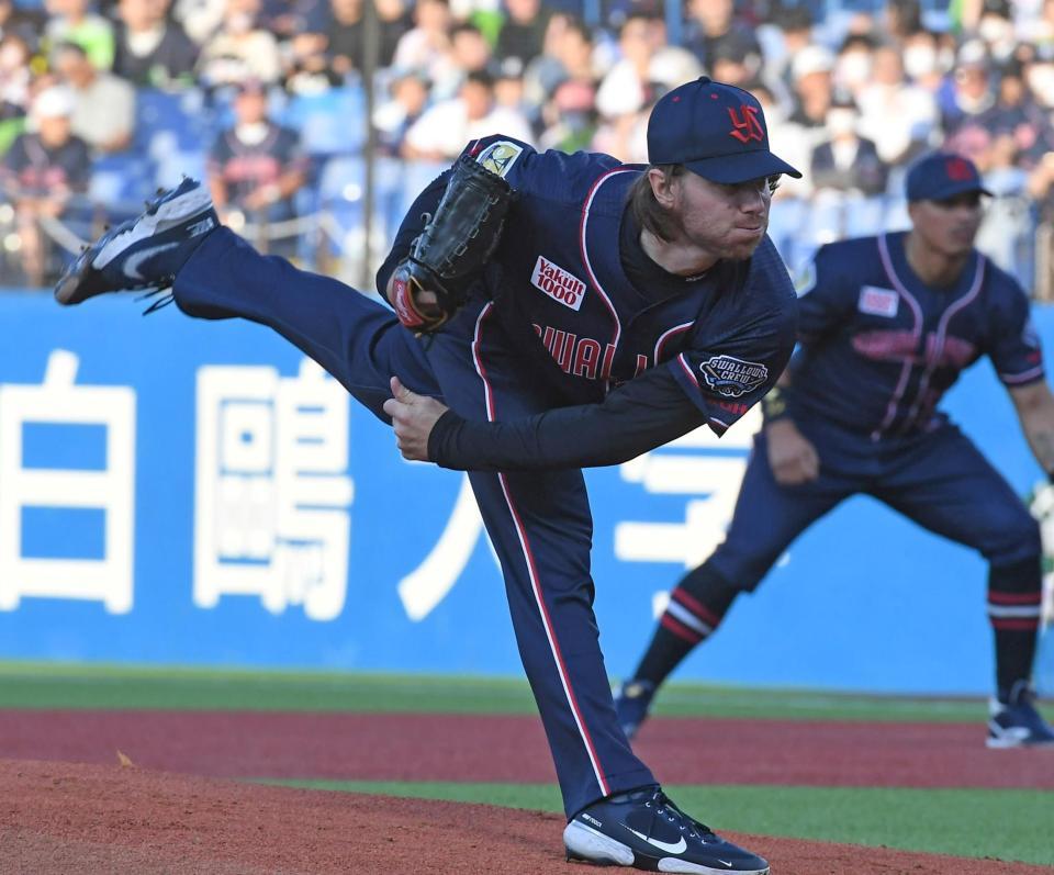 　力投するヤクルト先発・ピーターズ（撮影・三好信也）