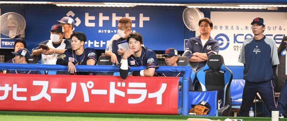 　オリックスに敗れ４連敗と雰囲気も暗いヤクルトベンチ（撮影・三好信也）