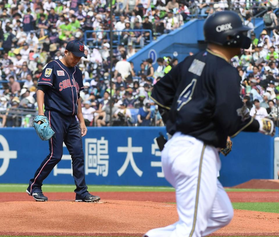 　１回、森に先制の右中間本塁打を浴びる石川（撮影・三好信也）