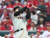 巨人 岡本和真が超特大弾 左翼手動けず 両リーグトップ独走の18号