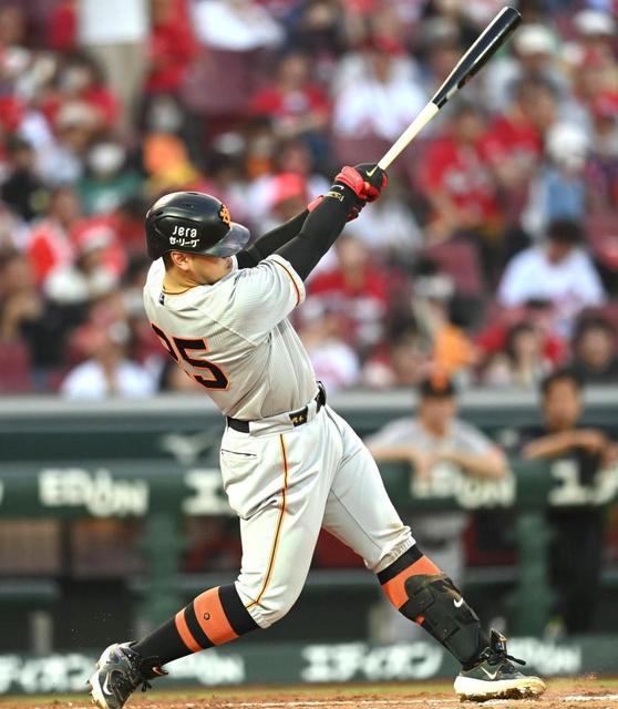 巨人 岡本和真が超特大弾 左翼手動けず 両リーグトップ独走の18号