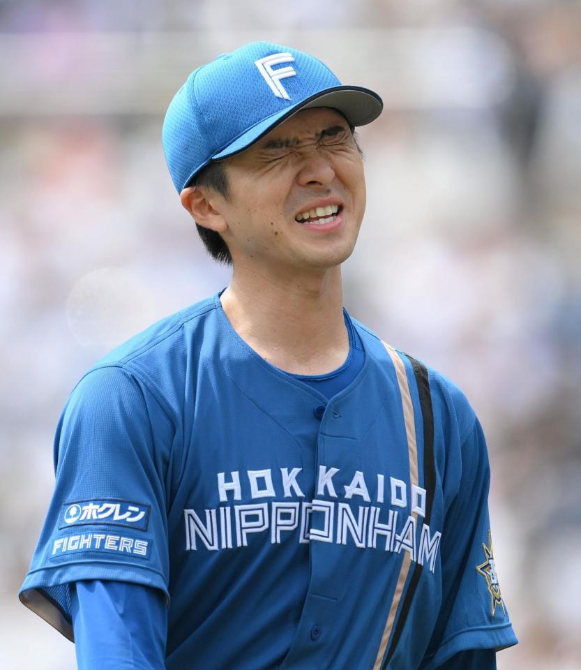 　初回、味方の失策から先制を許した上沢（撮影・伊藤笙子）