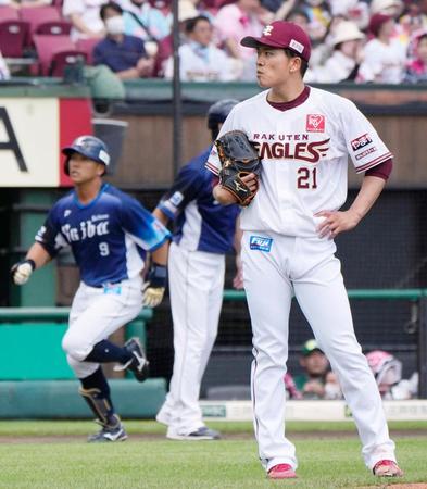 　２回、蛭間（左）に先制３ランを浴びた早川