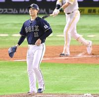 　９回、柳田に２ランを浴びる山崎福