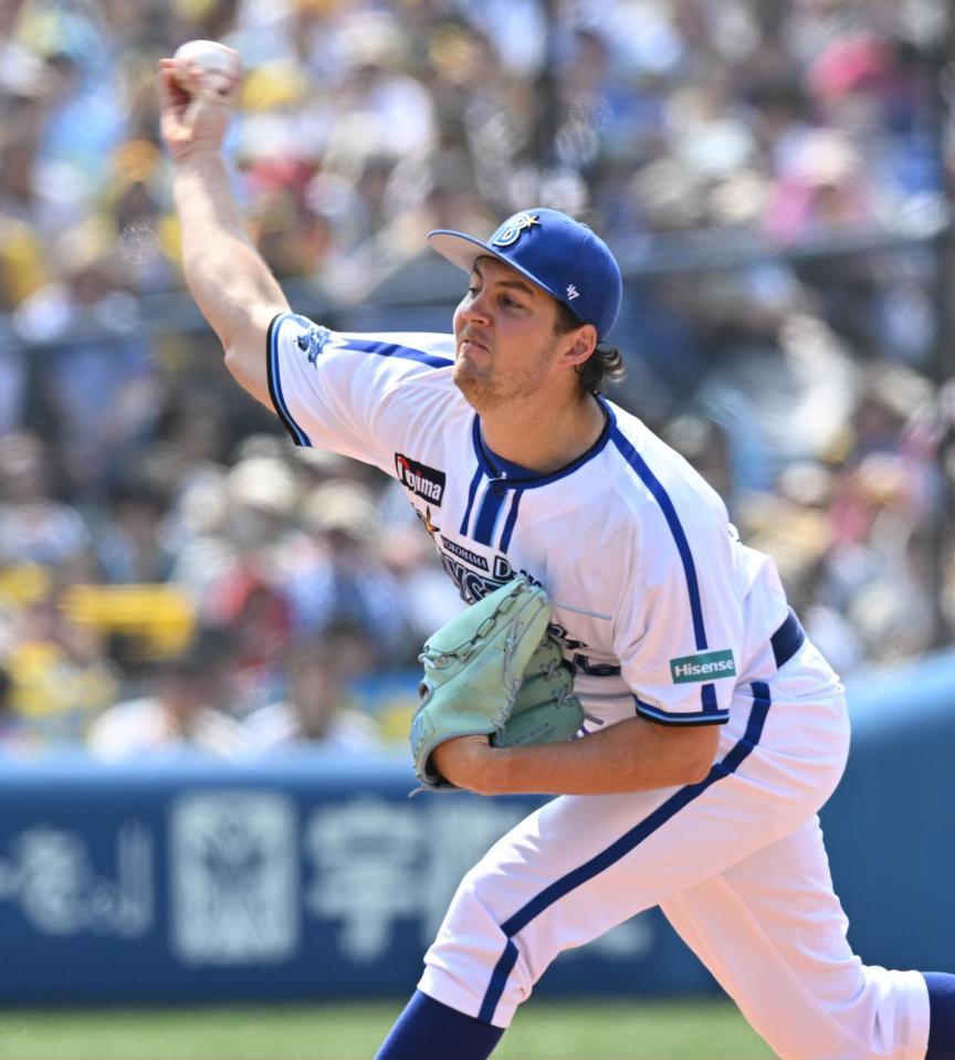 　力投するバウアー（撮影・金田祐二）