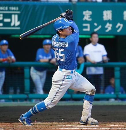 　３回、梅林が右翼線に安打を放つ